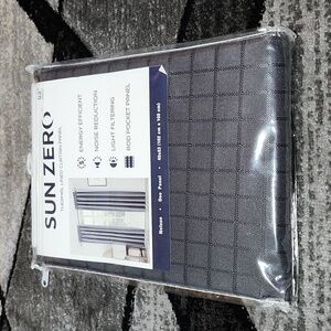 SUN ZERO BLACK THERMAL LINED ONE CURTAIN PANEL ENERGY-EFFICIENT NOISE REDUCTION